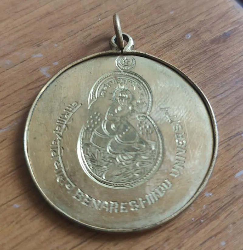 Gold medal of Banaras Hindu University awarded to Savitri Tandon